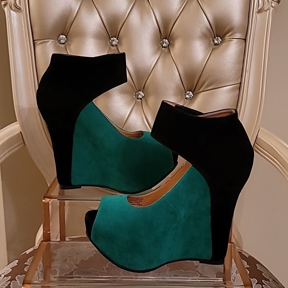 Luichiny Peep Toe Ankle Strap Platform Wedges